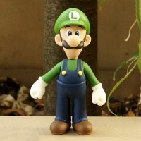 لويجي مجسم من سوبر ماريو